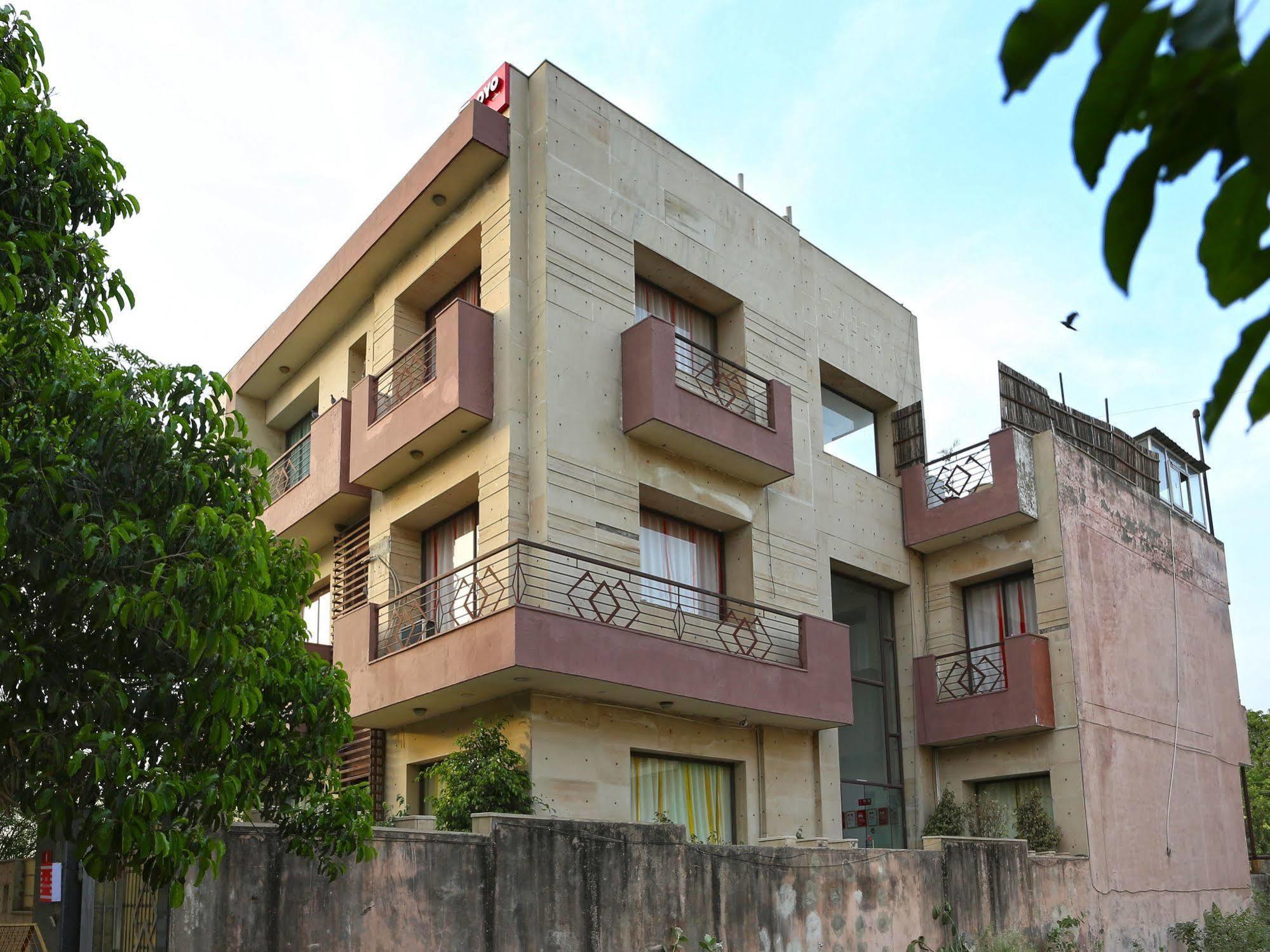 Oyo Flagship 387 Moulsari Avenue Otel Gurgaon Dış mekan fotoğraf