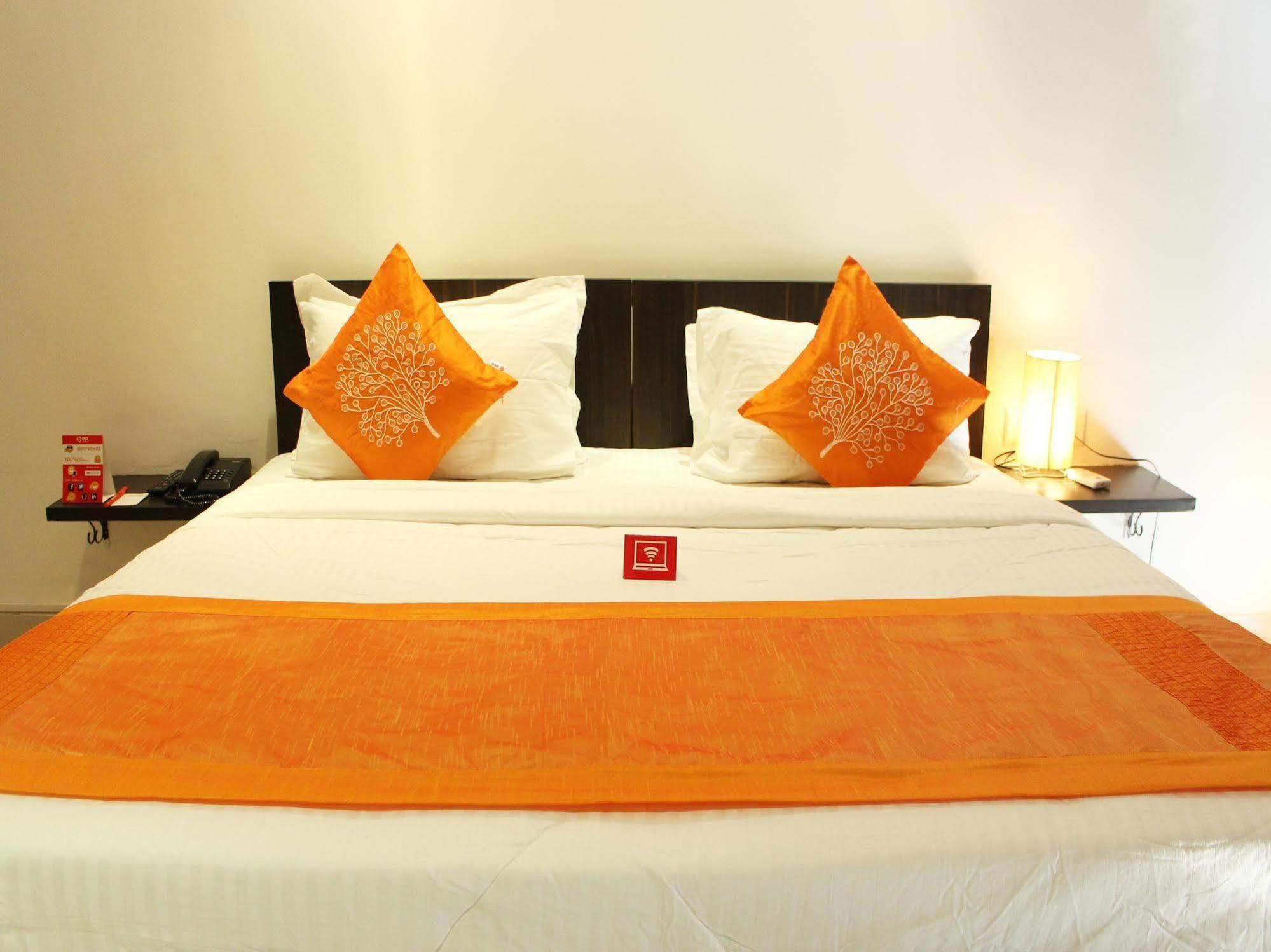 Oyo Flagship 387 Moulsari Avenue Otel Gurgaon Dış mekan fotoğraf