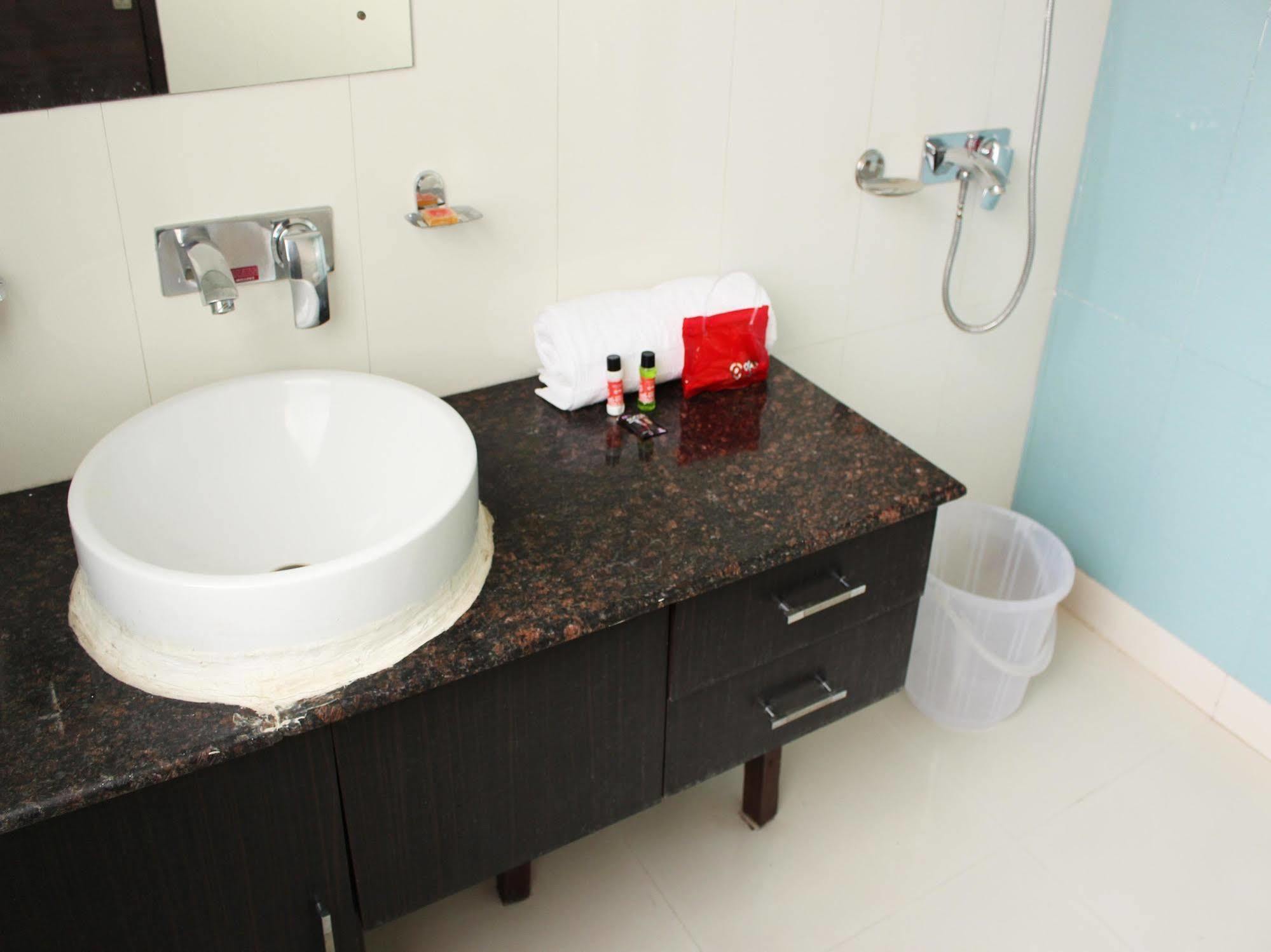 Oyo Flagship 387 Moulsari Avenue Otel Gurgaon Dış mekan fotoğraf