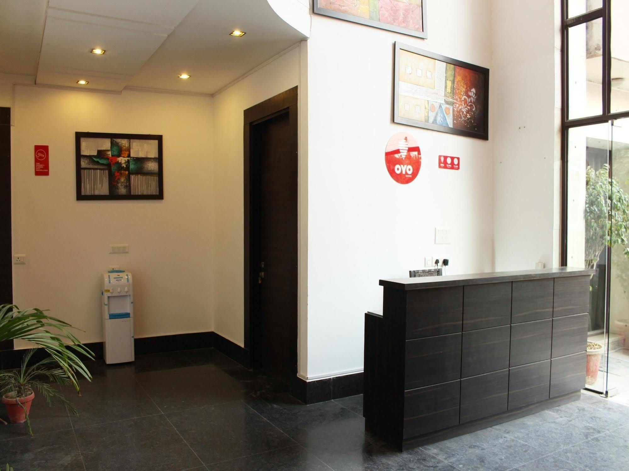 Oyo Flagship 387 Moulsari Avenue Otel Gurgaon Dış mekan fotoğraf
