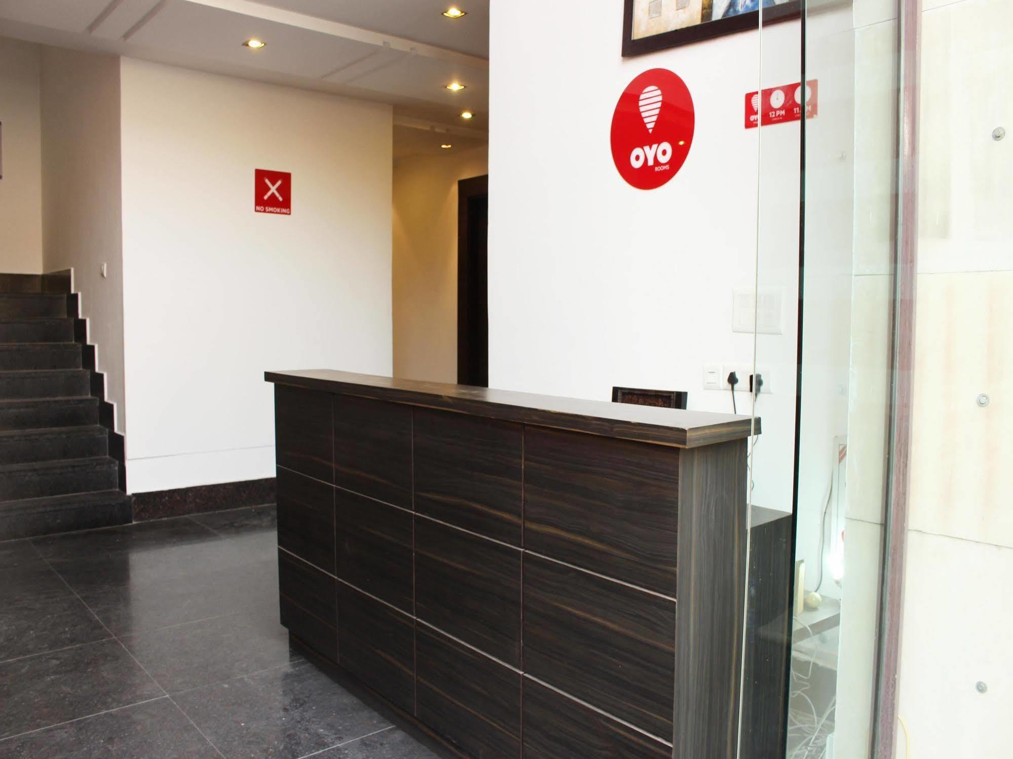 Oyo Flagship 387 Moulsari Avenue Otel Gurgaon Dış mekan fotoğraf