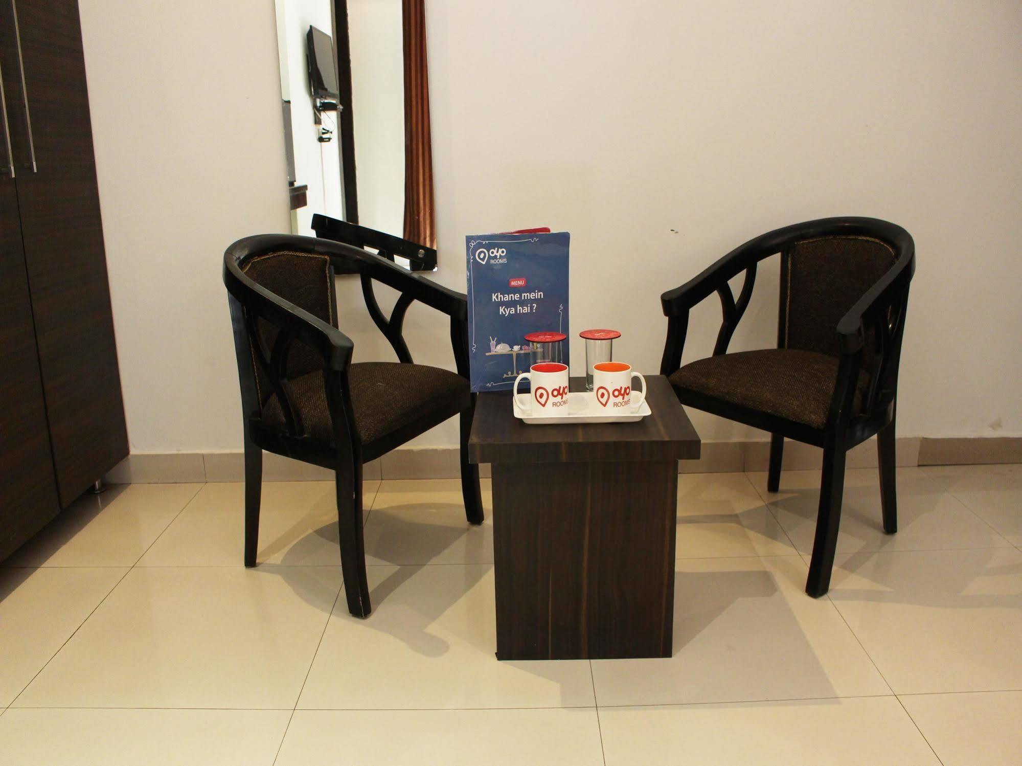 Oyo Flagship 387 Moulsari Avenue Otel Gurgaon Dış mekan fotoğraf