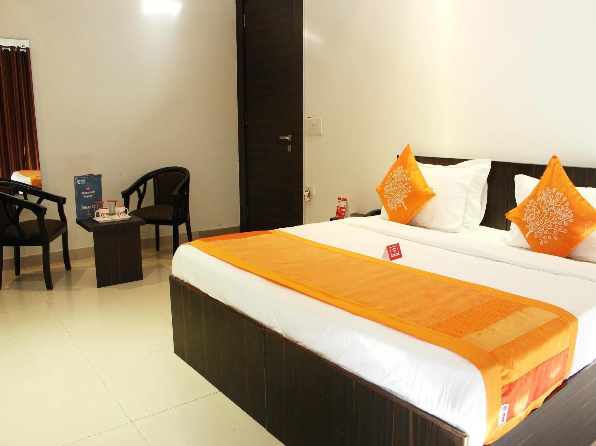 Oyo Flagship 387 Moulsari Avenue Otel Gurgaon Dış mekan fotoğraf
