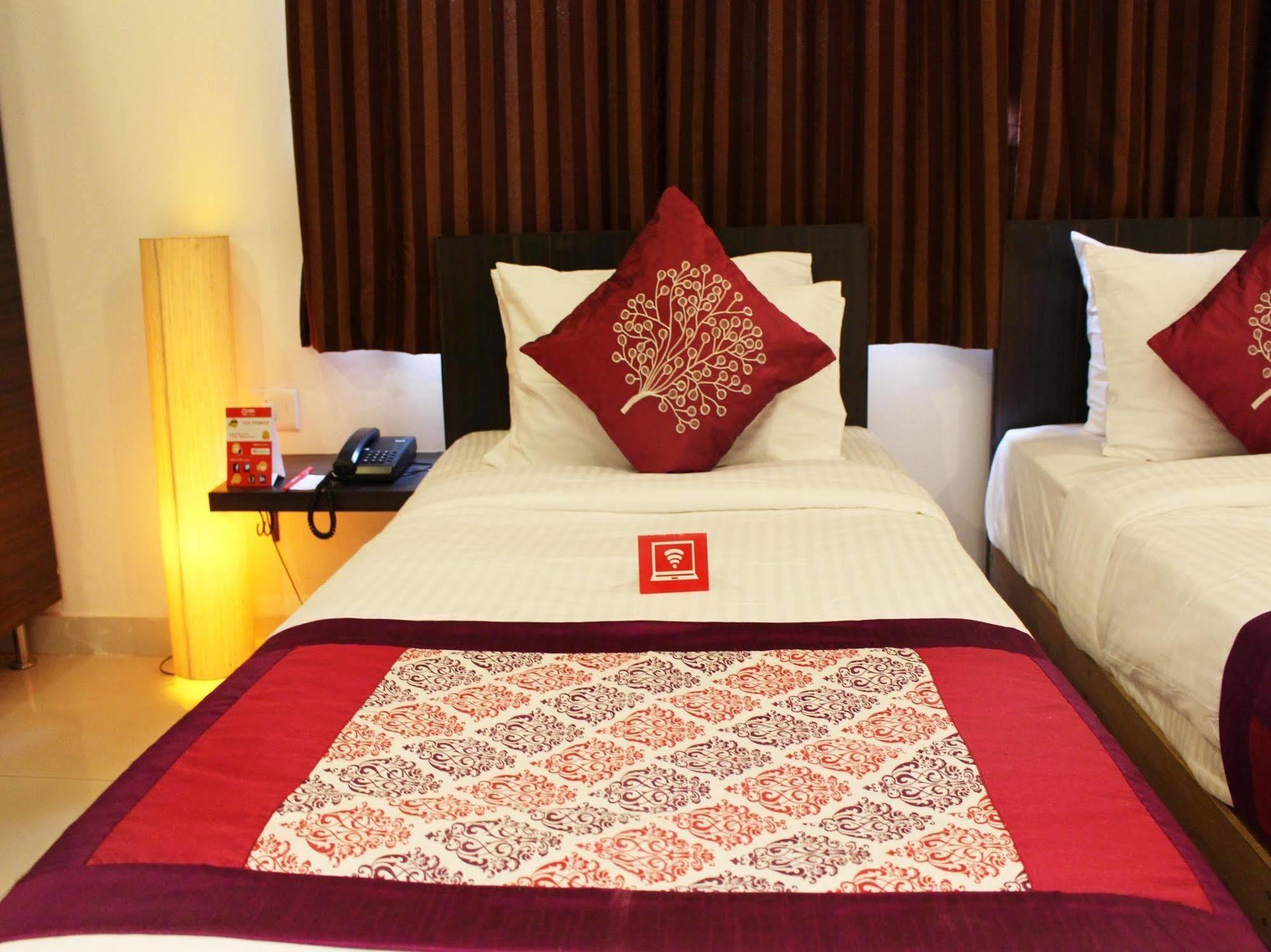 Oyo Flagship 387 Moulsari Avenue Otel Gurgaon Dış mekan fotoğraf