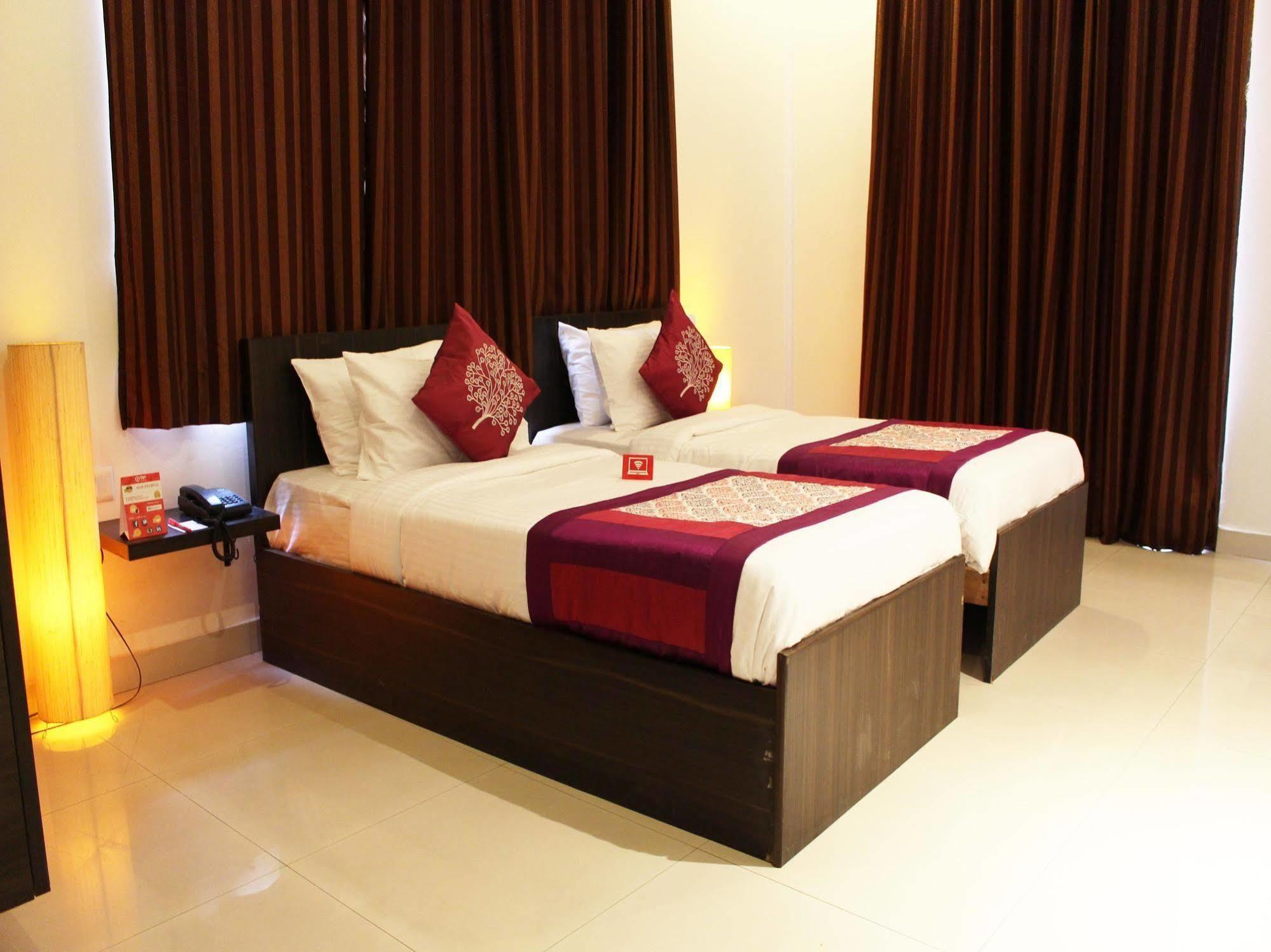 Oyo Flagship 387 Moulsari Avenue Otel Gurgaon Dış mekan fotoğraf