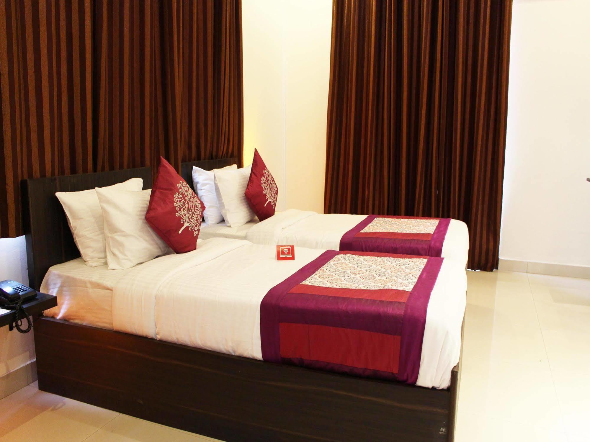 Oyo Flagship 387 Moulsari Avenue Otel Gurgaon Dış mekan fotoğraf
