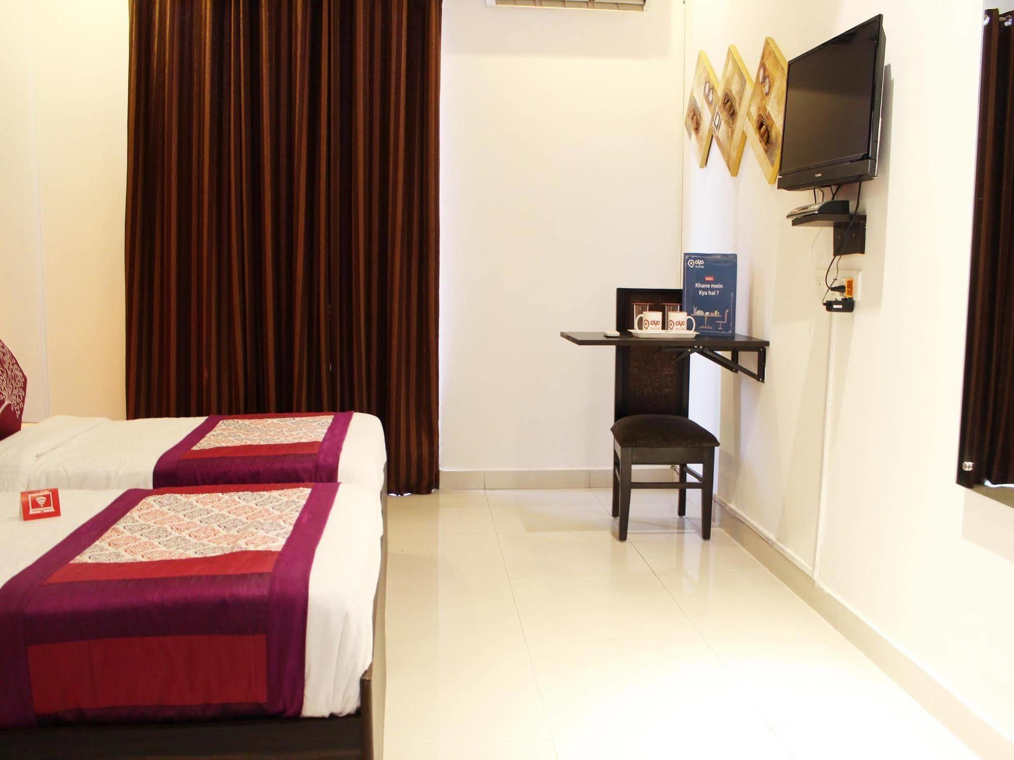 Oyo Flagship 387 Moulsari Avenue Otel Gurgaon Dış mekan fotoğraf