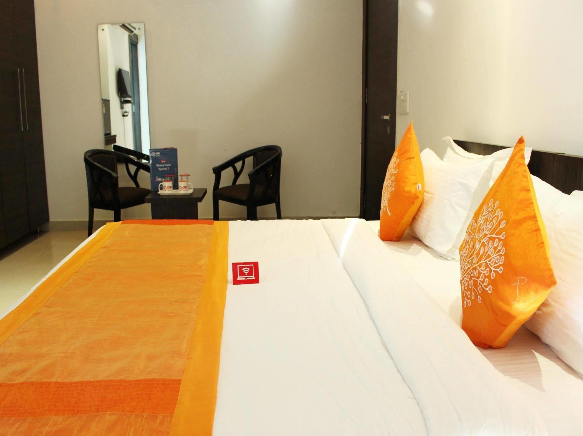 Oyo Flagship 387 Moulsari Avenue Otel Gurgaon Dış mekan fotoğraf