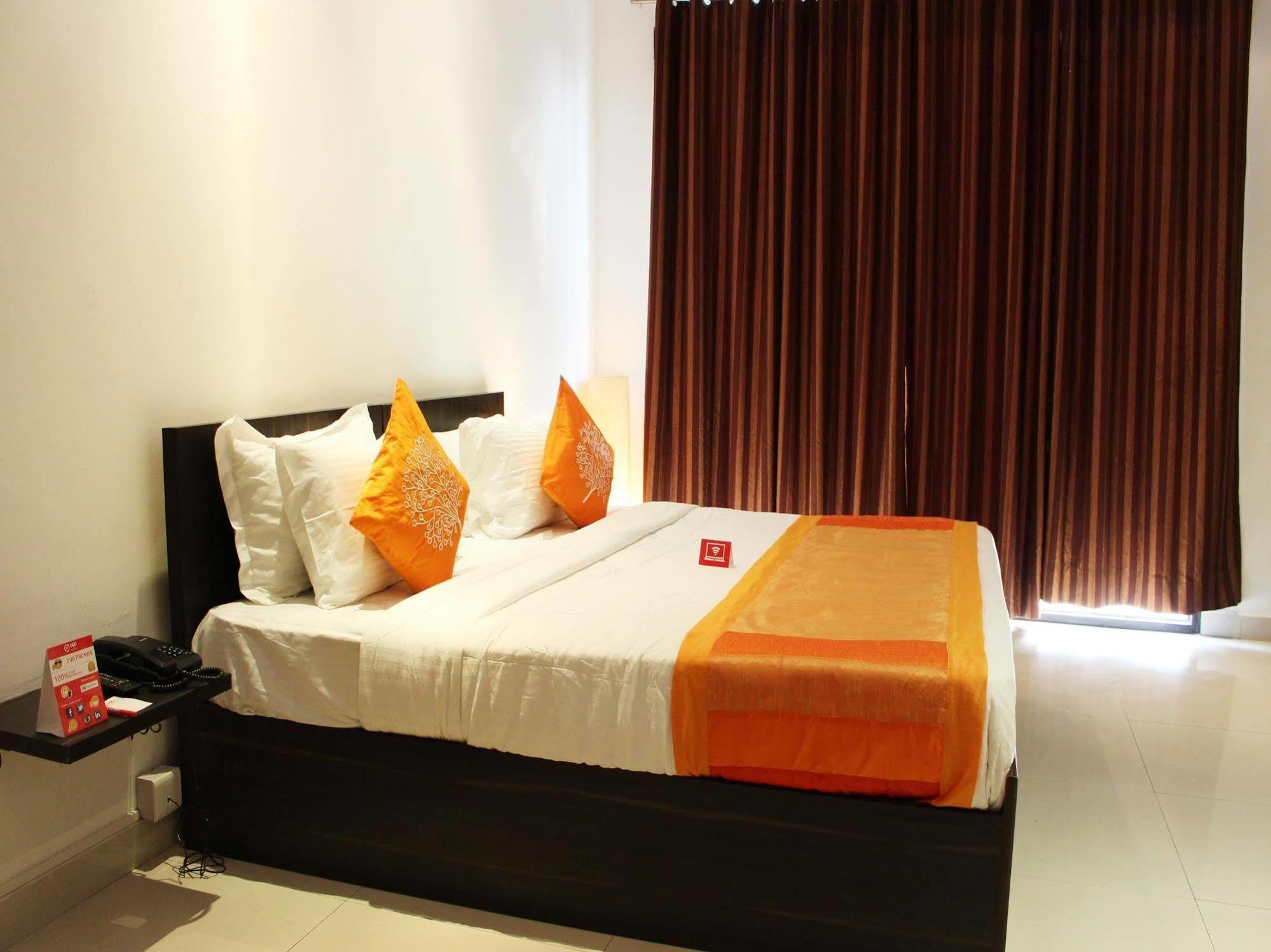Oyo Flagship 387 Moulsari Avenue Otel Gurgaon Dış mekan fotoğraf