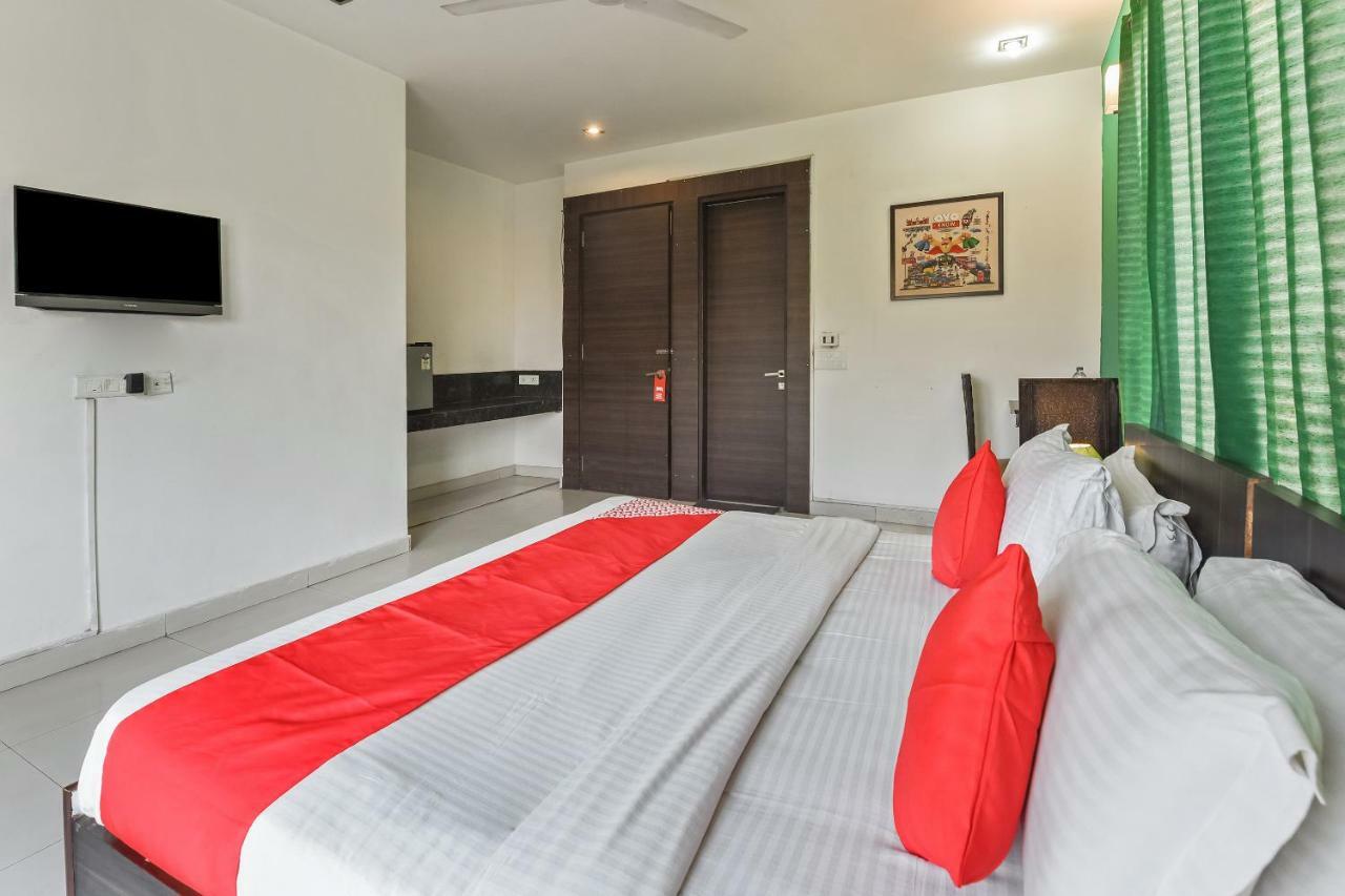 Oyo Flagship 387 Moulsari Avenue Otel Gurgaon Dış mekan fotoğraf