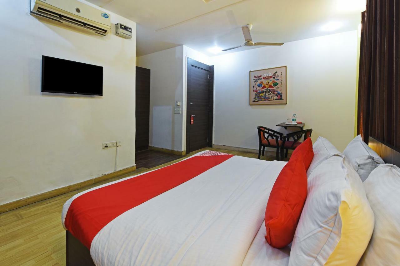 Oyo Flagship 387 Moulsari Avenue Otel Gurgaon Dış mekan fotoğraf