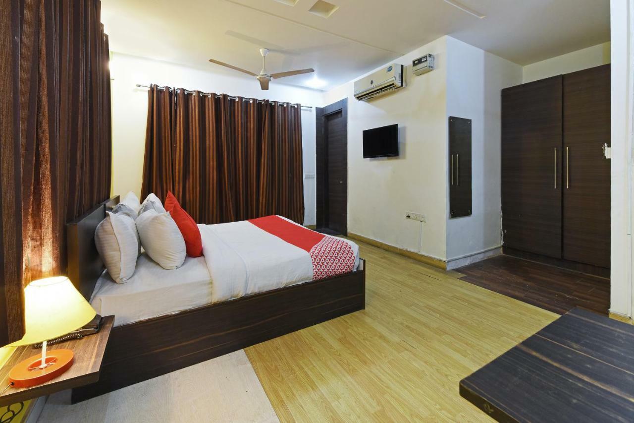 Oyo Flagship 387 Moulsari Avenue Otel Gurgaon Dış mekan fotoğraf