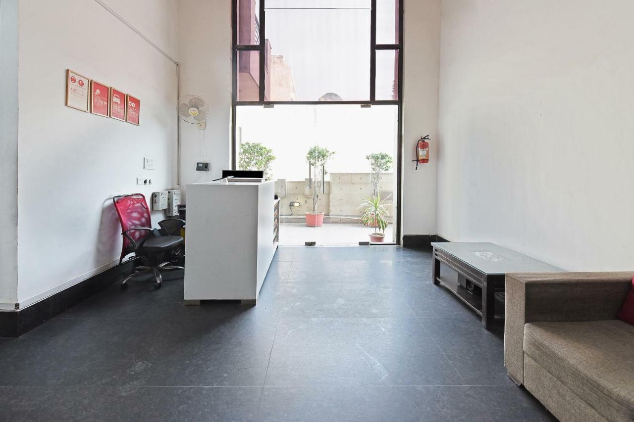 Oyo Flagship 387 Moulsari Avenue Otel Gurgaon Dış mekan fotoğraf