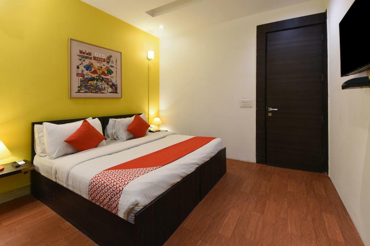 Oyo Flagship 387 Moulsari Avenue Otel Gurgaon Dış mekan fotoğraf