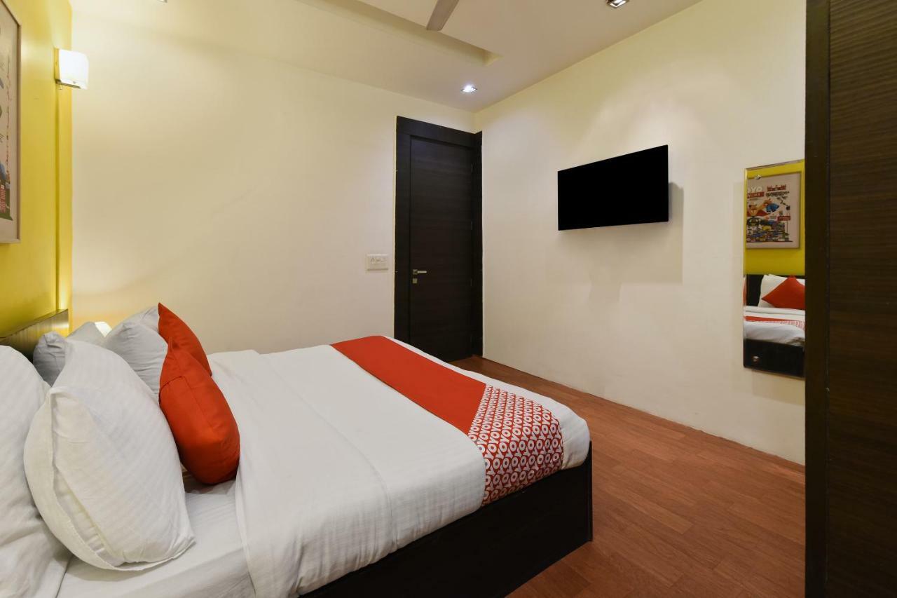 Oyo Flagship 387 Moulsari Avenue Otel Gurgaon Dış mekan fotoğraf