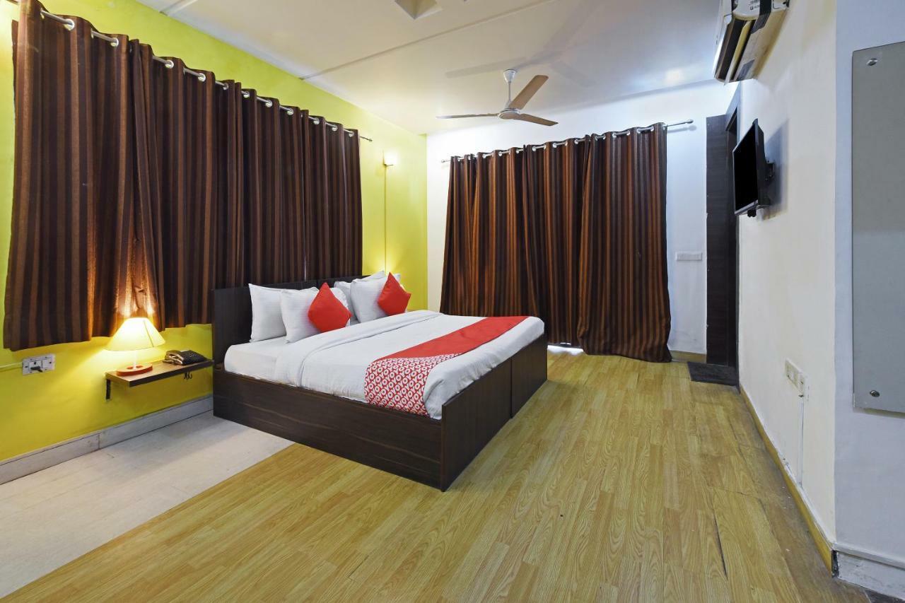 Oyo Flagship 387 Moulsari Avenue Otel Gurgaon Dış mekan fotoğraf