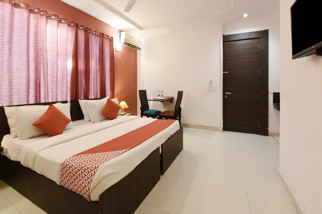 Oyo Flagship 387 Moulsari Avenue Otel Gurgaon Dış mekan fotoğraf